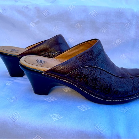 Sofft Leather Clogs - Picture 5 of 5